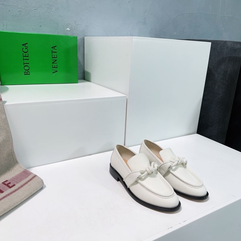 bo*te*ga Ve*ne*ta leather shoes